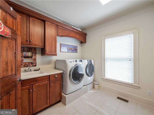 594 Peachtree Road, Hoschton, GA 30548