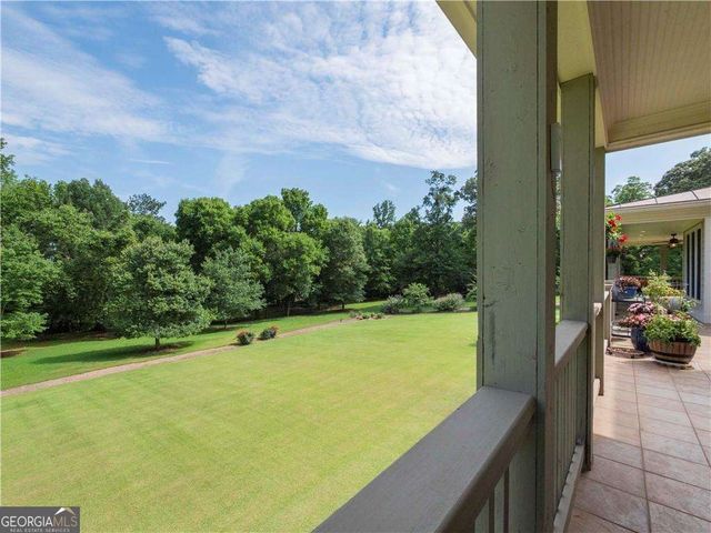 594 Peachtree Road, Hoschton, GA 30548