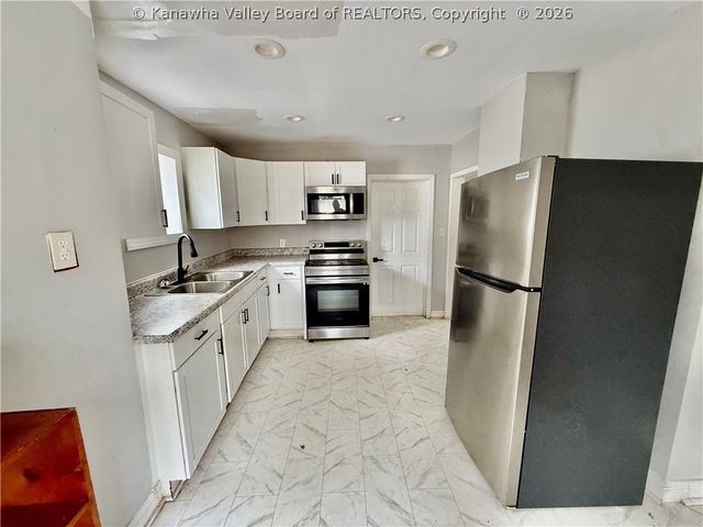 421 26th Street, Huntington, WV 25703