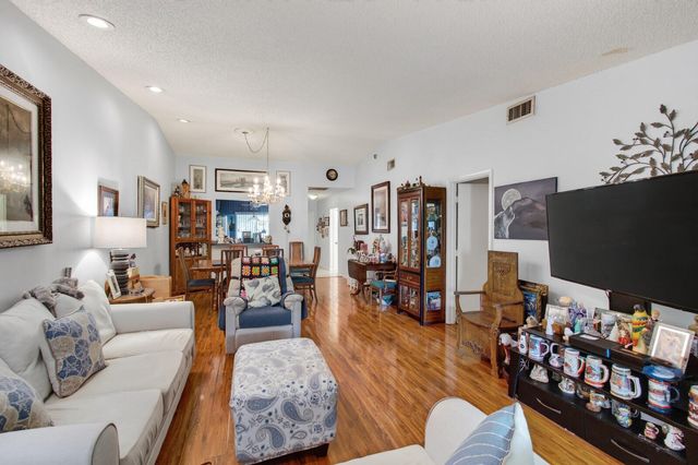 4305 LUCERNE VILLAS Lane, Lake Worth, FL 33467