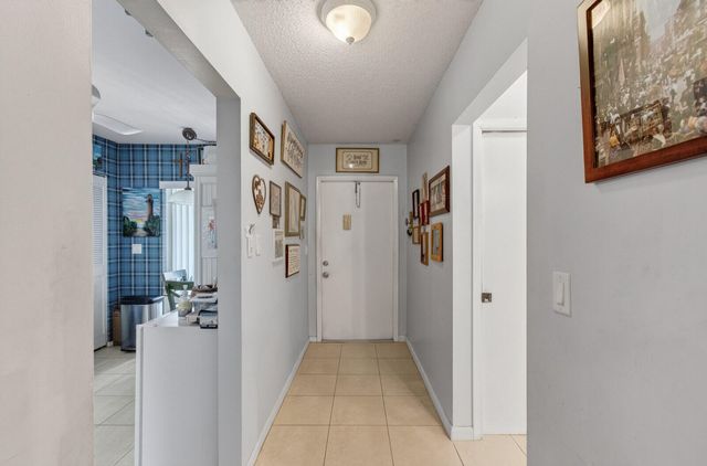 4305 LUCERNE VILLAS Lane, Lake Worth, FL 33467