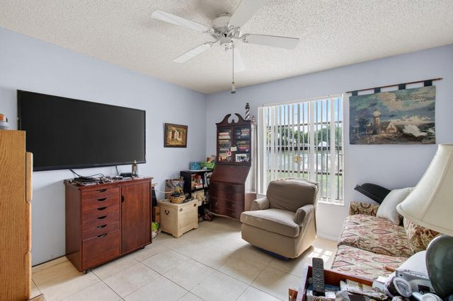 4305 LUCERNE VILLAS Lane, Lake Worth, FL 33467