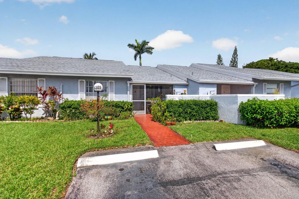 4305 LUCERNE VILLAS Lane, Lake Worth, FL 33467