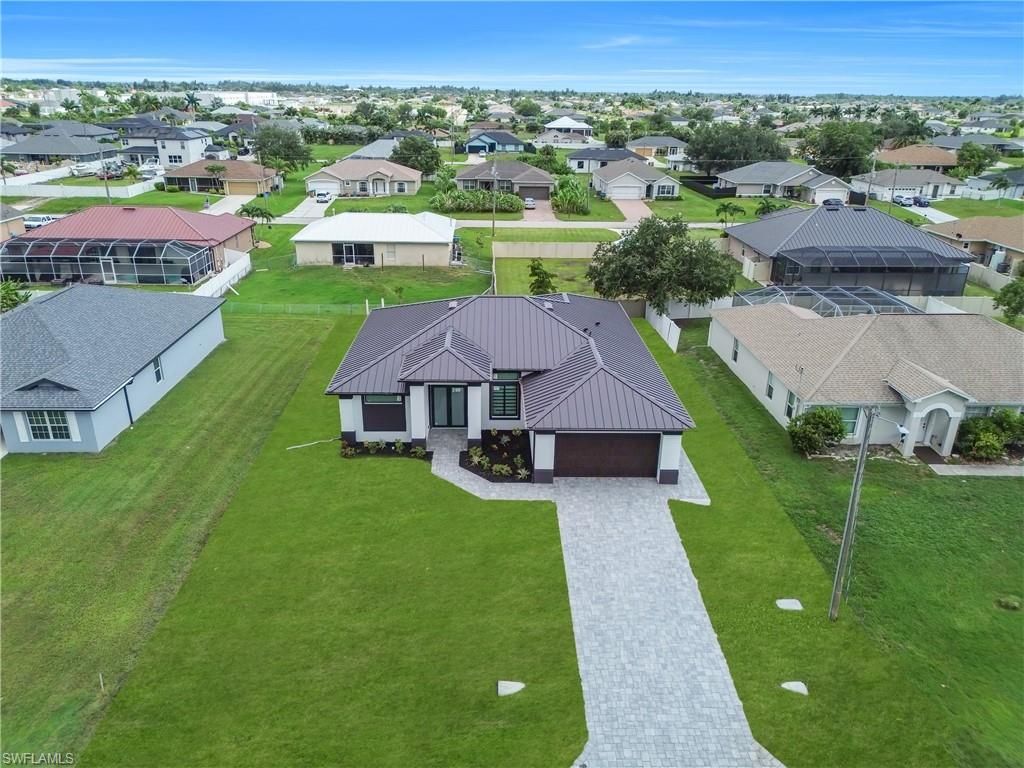 Image 4 of property listing at 2204 NW 5th TER, Cape Coral, FL 33993