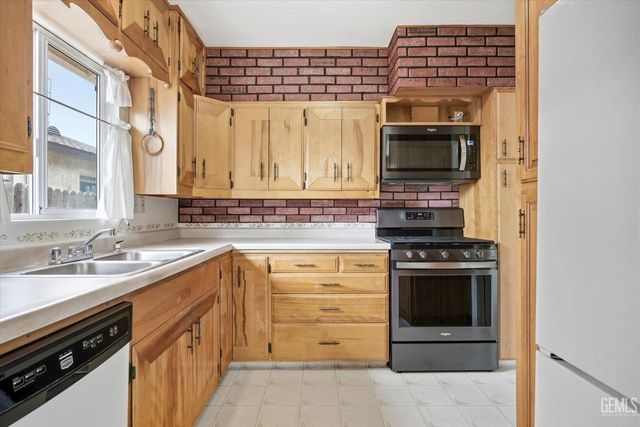 1708 Anita Lane, Bakersfield, CA 93304