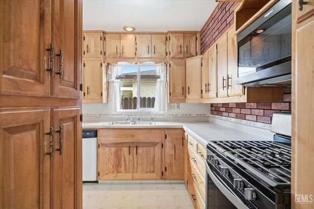 1708 Anita Lane, Bakersfield, CA 93304