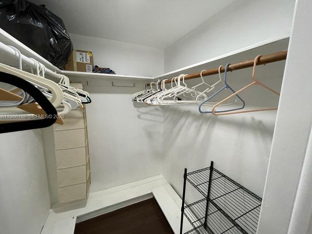 1001 Hillcrest Ct 215, Hollywood, FL 33021