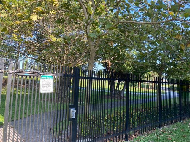 1001 Hillcrest Ct 215, Hollywood, FL 33021