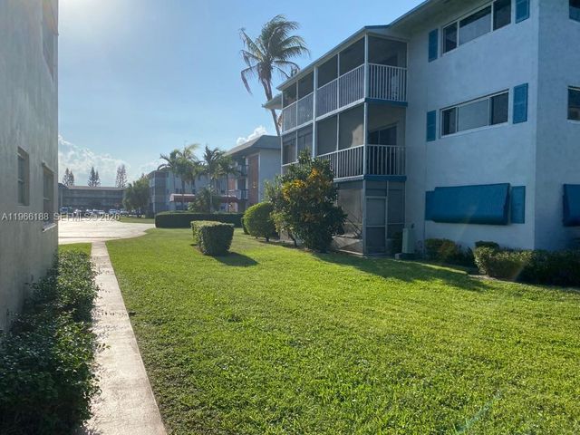 1001 Hillcrest Ct 215, Hollywood, FL 33021