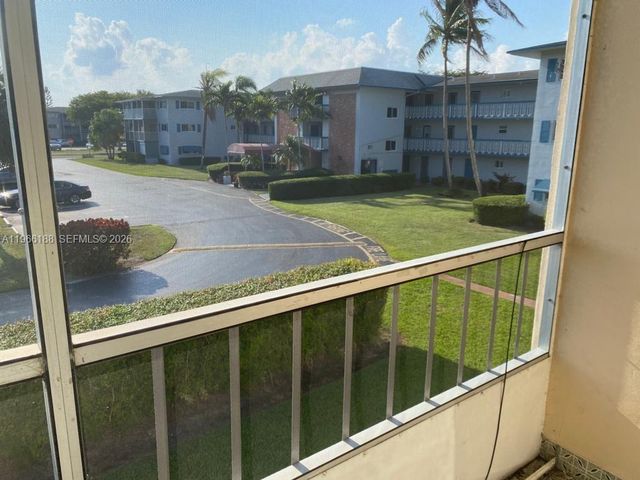 1001 Hillcrest Ct 215, Hollywood, FL 33021