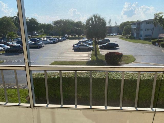 1001 Hillcrest Ct 215, Hollywood, FL 33021