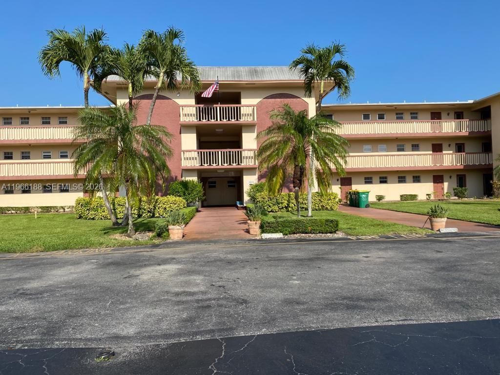 1001 Hillcrest Ct 215, Hollywood, FL 33021