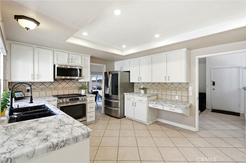 Image 10 of property listing at 23943 Via Flamenco, Valencia, CA 91355