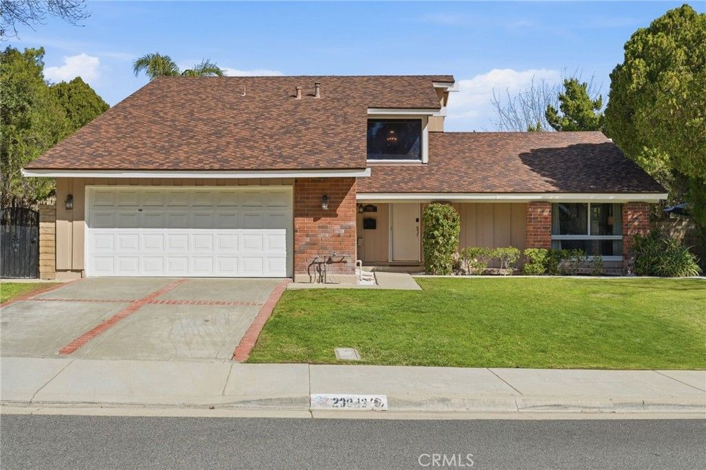 Image 3 of property listing at 23943 Via Flamenco, Valencia, CA 91355