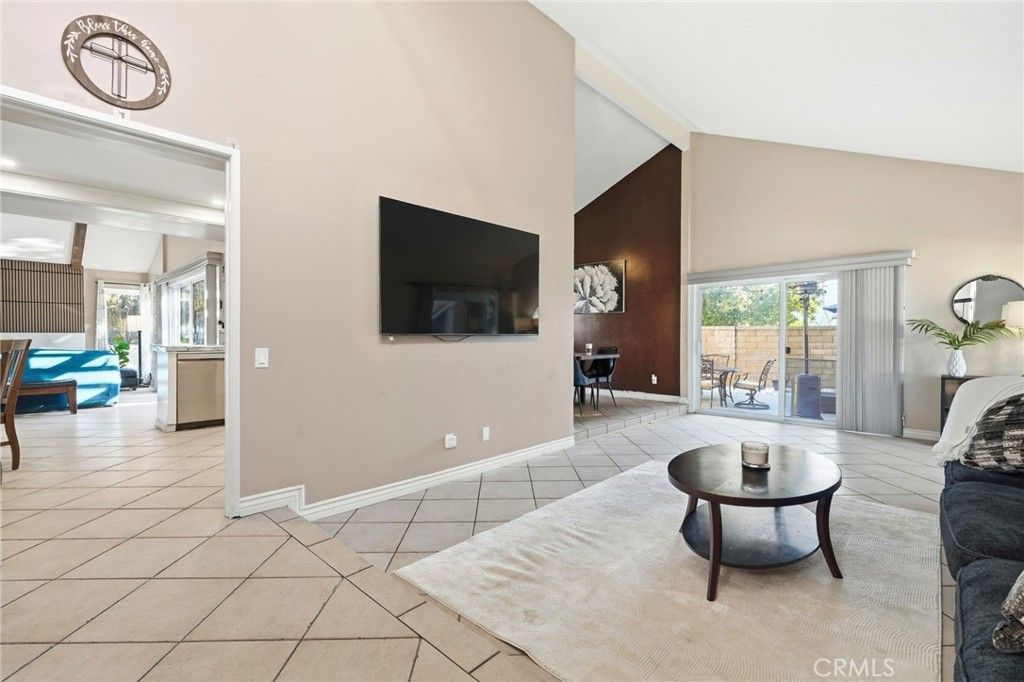 Image 5 of property listing at 23943 Via Flamenco, Valencia, CA 91355
