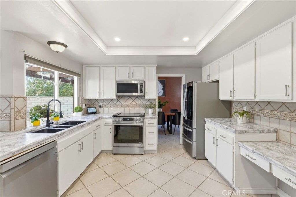 Image 9 of property listing at 23943 Via Flamenco, Valencia, CA 91355