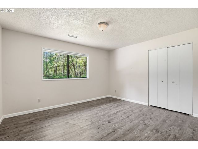 671 RAGLAND Rd, Longview, WA 98632