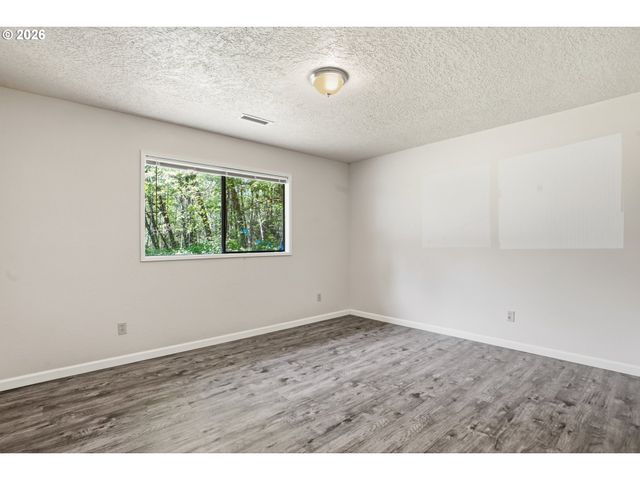 671 RAGLAND Rd, Longview, WA 98632
