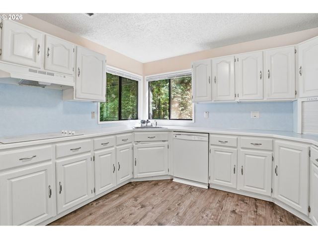 671 RAGLAND Rd, Longview, WA 98632