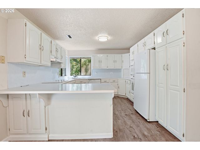 671 RAGLAND Rd, Longview, WA 98632
