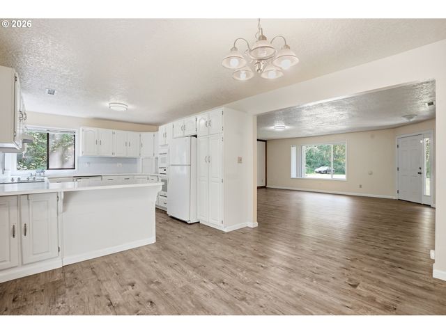 671 RAGLAND Rd, Longview, WA 98632