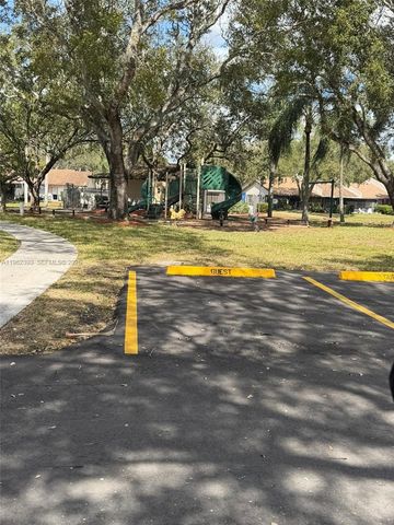 9850 NW 15th Ct 9850, Pembroke Pines, FL 33024