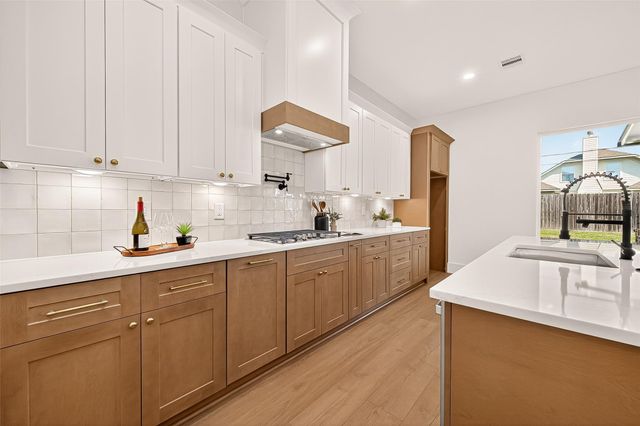 8926 Sedgemoor Drive, Tomball, TX 77375