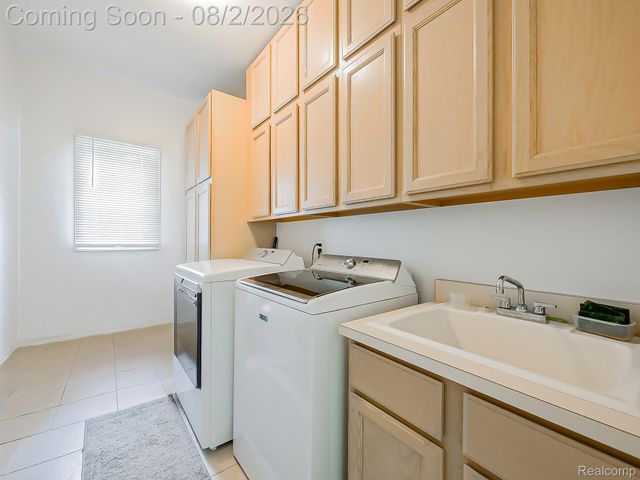 1021 Olympia Drive, Rochester Hills, MI 48306