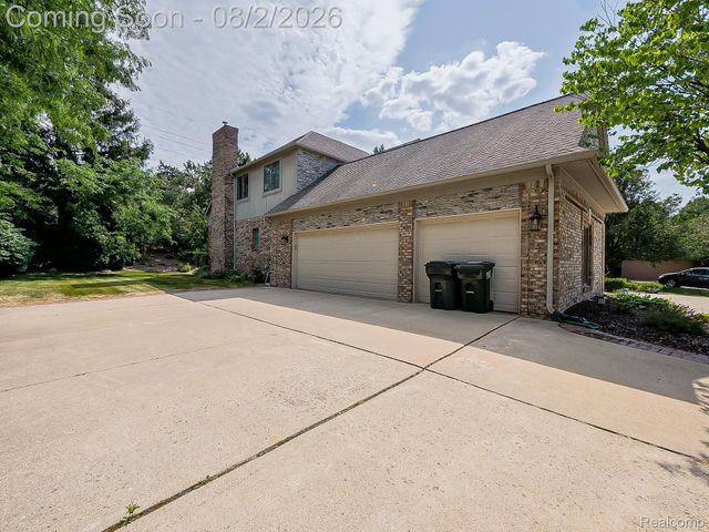 1021 Olympia Drive, Rochester Hills, MI 48306