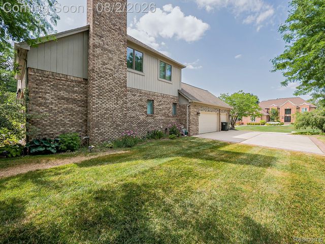 1021 Olympia Drive, Rochester Hills, MI 48306