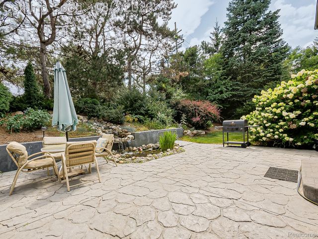 1021 Olympia Drive, Rochester Hills, MI 48306