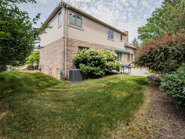 1021 Olympia Drive, Rochester Hills, MI 48306