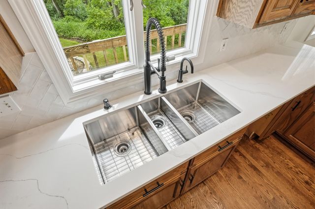502 W 100 N, Valparaiso, IN 46385