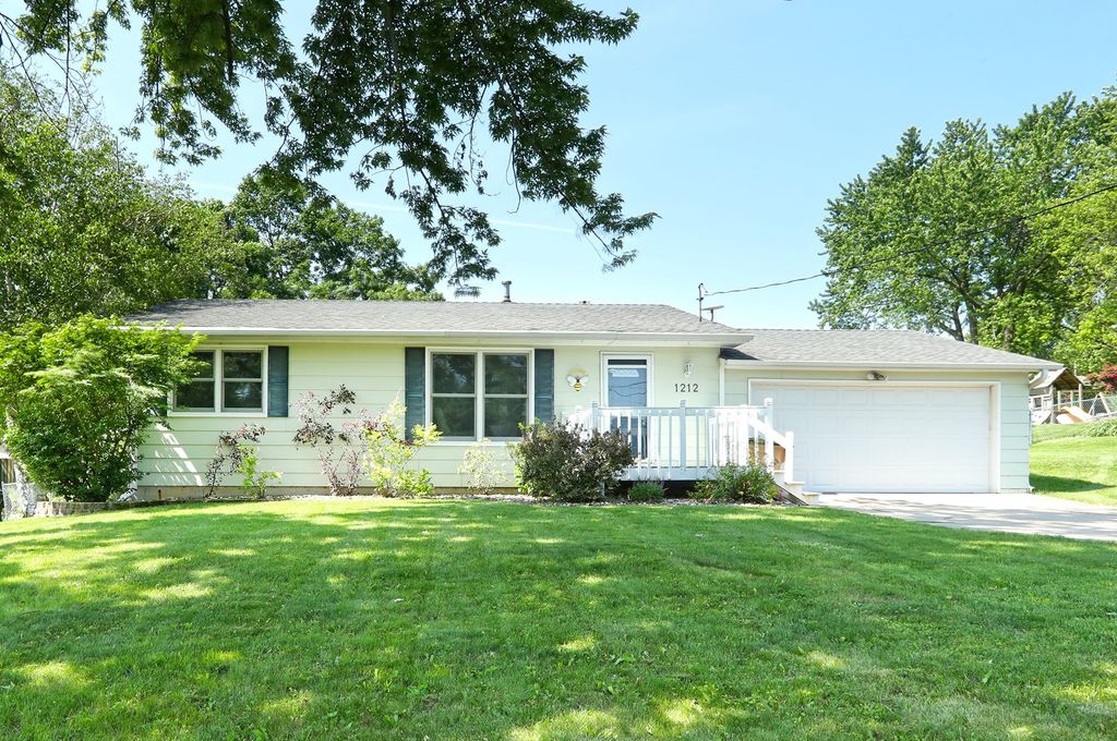 1212 W Broadway Street, Polk City, IA 50226