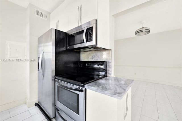610 8th St 102, Miami Beach, FL 33139