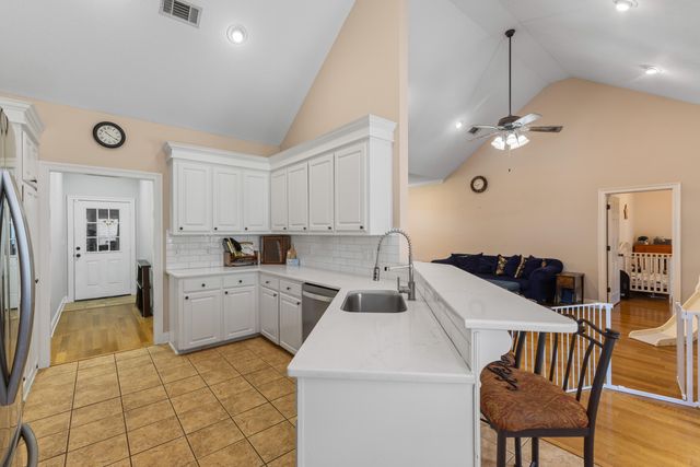 176 Sunline Dr., Petal, MS 39465