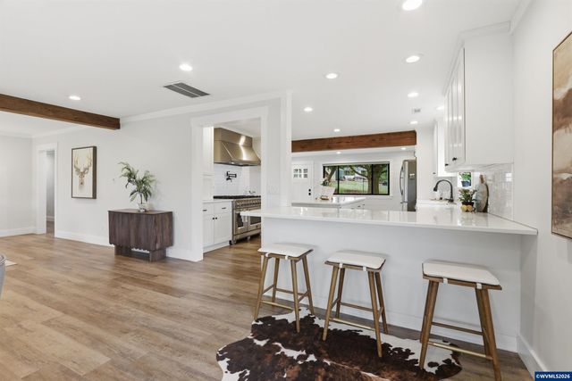 5801 NE Abbey Rd, Carlton, OR 97111