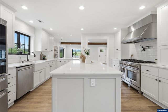 5801 NE Abbey Rd, Carlton, OR 97111