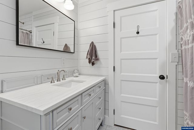 5801 NE Abbey Rd, Carlton, OR 97111