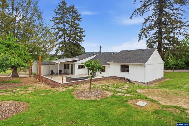 5801 NE Abbey Rd, Carlton, OR 97111