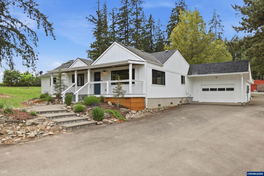 Image 1 of property listing at 5801 NE Abbey Rd, Carlton, OR 97111