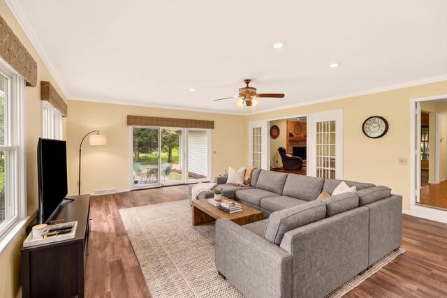 1542 Comanche Glen, Madison, WI 53704
