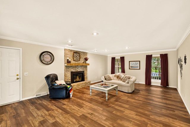 1542 Comanche Glen, Madison, WI 53704