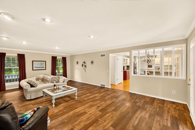 1542 Comanche Glen, Madison, WI 53704