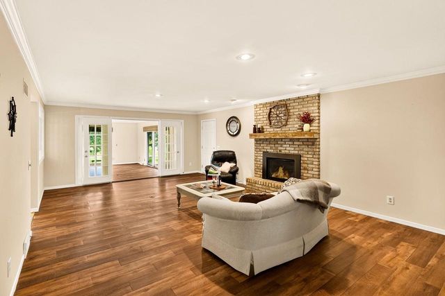 1542 Comanche Glen, Madison, WI 53704