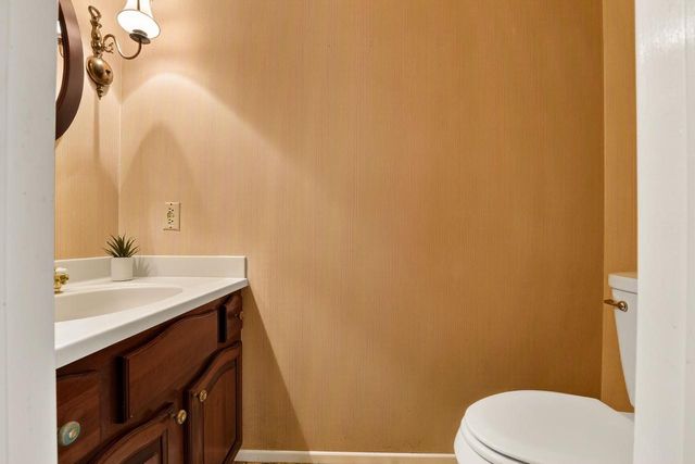 1542 Comanche Glen, Madison, WI 53704