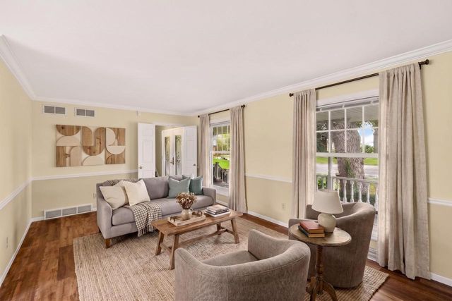 1542 Comanche Glen, Madison, WI 53704