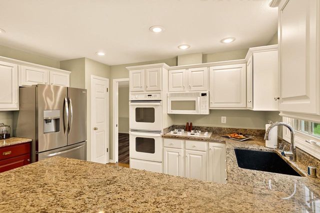 1542 Comanche Glen, Madison, WI 53704