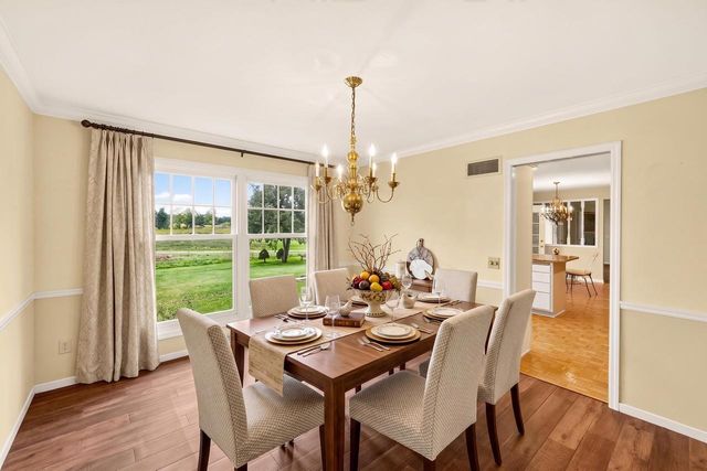 1542 Comanche Glen, Madison, WI 53704