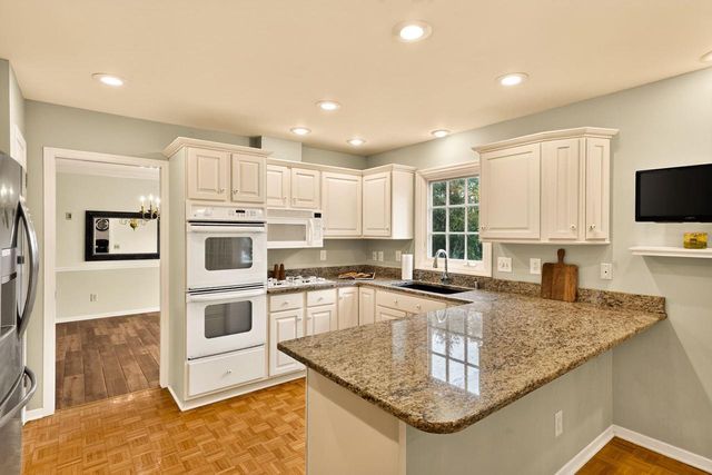 1542 Comanche Glen, Madison, WI 53704